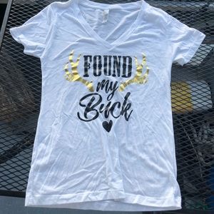 💥 BRAND NEW 💥 “Found My Buck” T Shirt